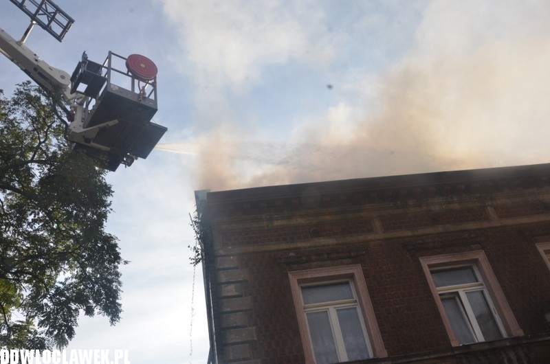 Pożar na ul. Łęgskiej. Sześć zastępów w akcji