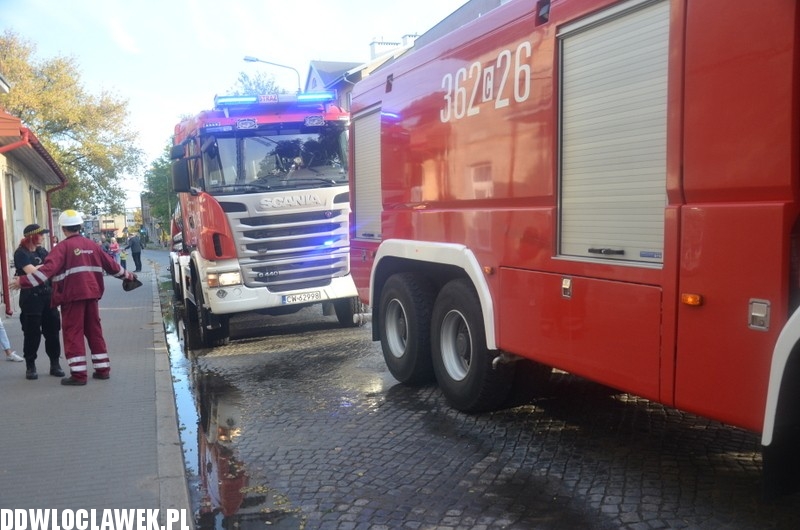Pożar na ul. Łęgskiej. Sześć zastępów w akcji
