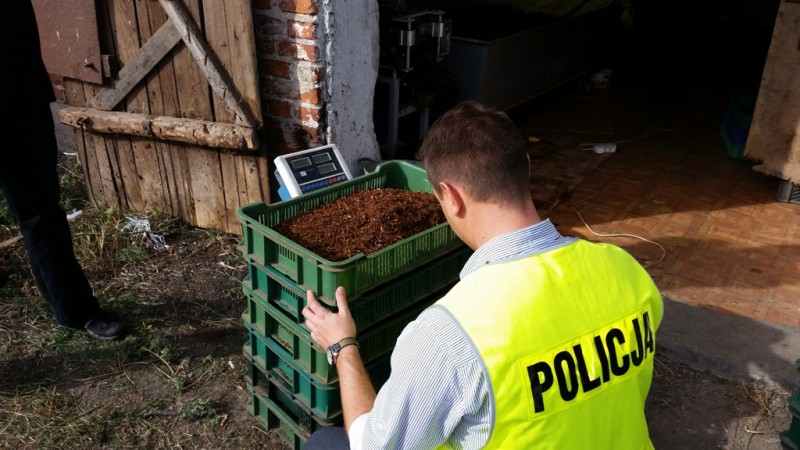 Policja zlikwidowała nielegalną wytwórnią używek