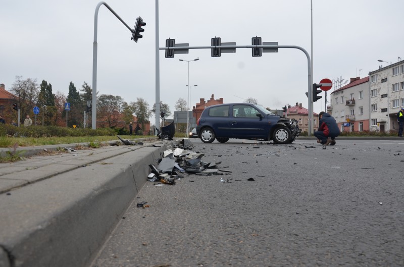 Groźne zderzenie dwóch aut na Okrzei