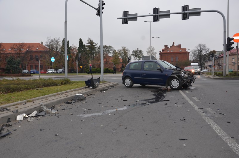 Groźne zderzenie dwóch aut na Okrzei