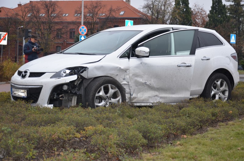 Groźne zderzenie dwóch aut na Okrzei