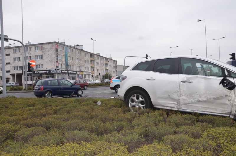 Groźne zderzenie dwóch aut na Okrzei
