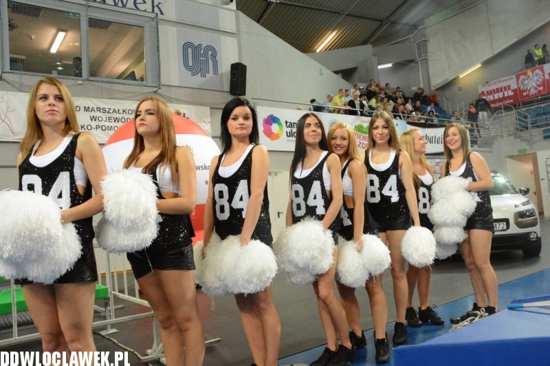 Cheerleaderki Anwilu na meczu z Wilkami