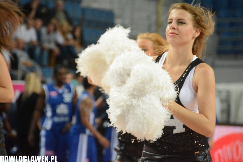 Cheerleaderki Anwilu na meczu z Wilkami