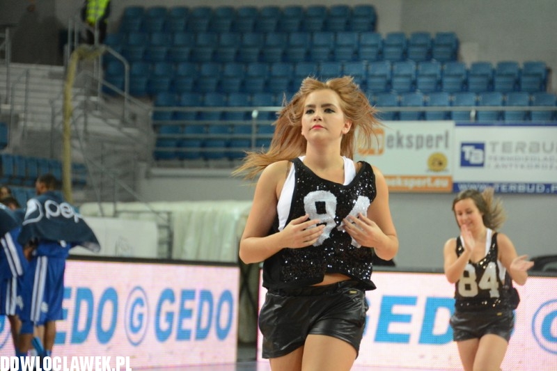 Cheerleaderki Anwilu na meczu z Wilkami