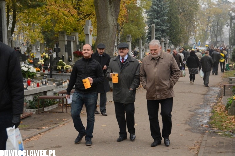 1 listopada na Cmentarzu Komunalnym
