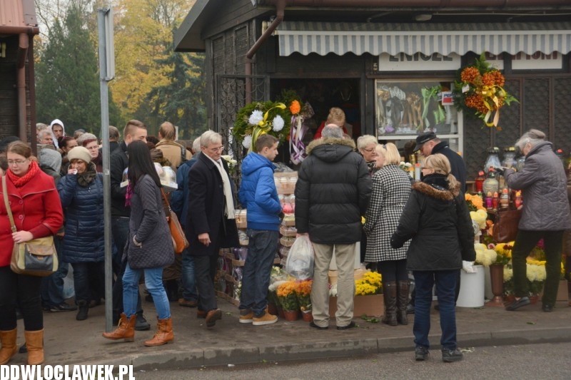1 listopada na Cmentarzu Komunalnym