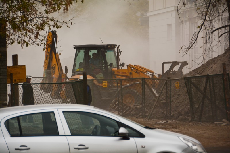 Wyburzanie zachodniego skrzydła LMK