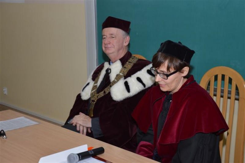 Dyplomowane pielęgniarki z WSHE