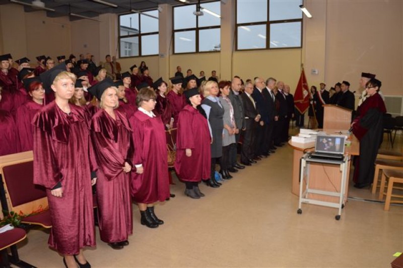 Dyplomowane pielęgniarki z WSHE