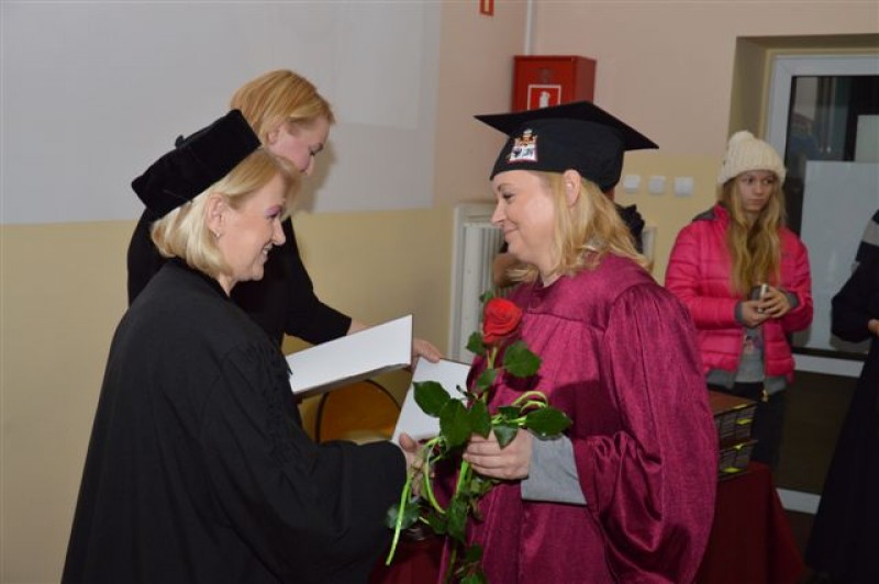 Dyplomowane pielęgniarki z WSHE