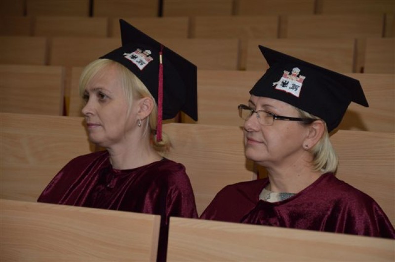 Dyplomowane pielęgniarki z WSHE