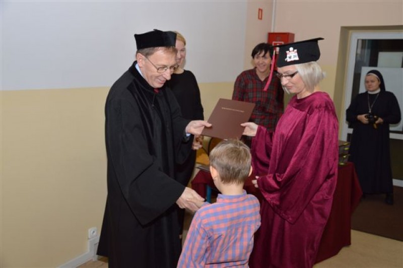Dyplomowane pielęgniarki z WSHE