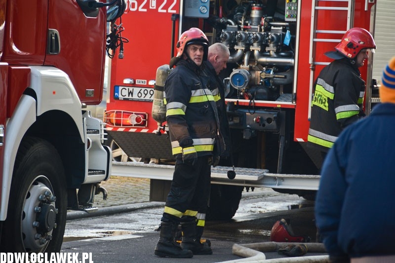 Poranny pożar w bloku na placu Kolanowszczyzna