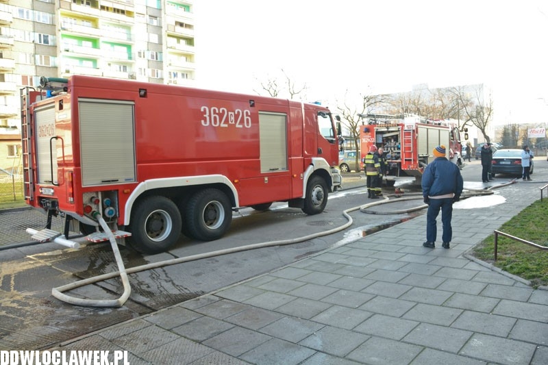 Poranny pożar w bloku na placu Kolanowszczyzna