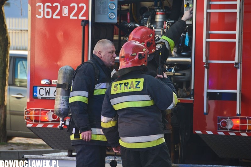 Poranny pożar w bloku na placu Kolanowszczyzna
