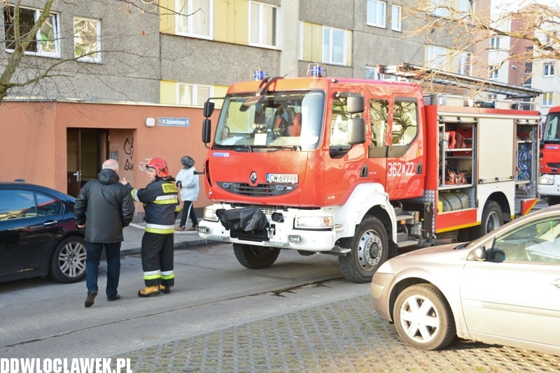 Poranny pożar w bloku na placu Kolanowszczyzna