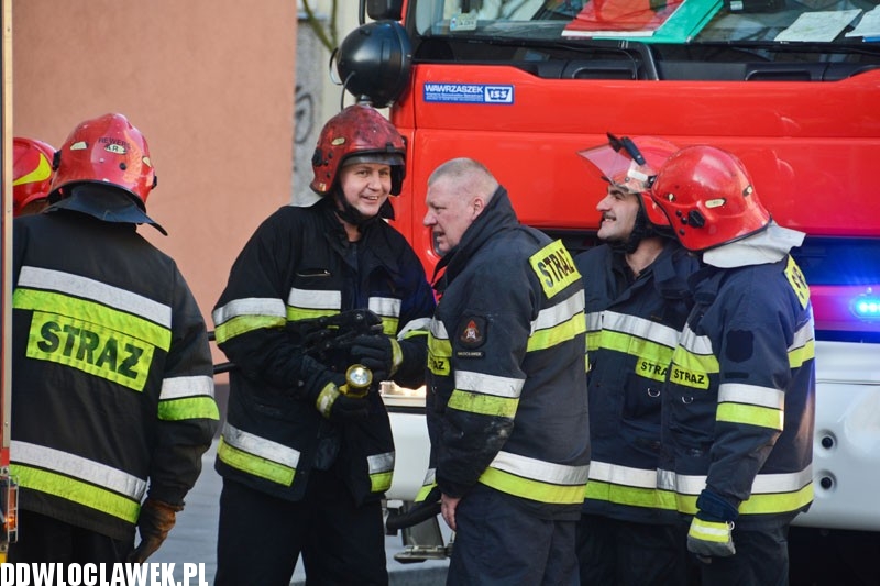 Poranny pożar w bloku na placu Kolanowszczyzna