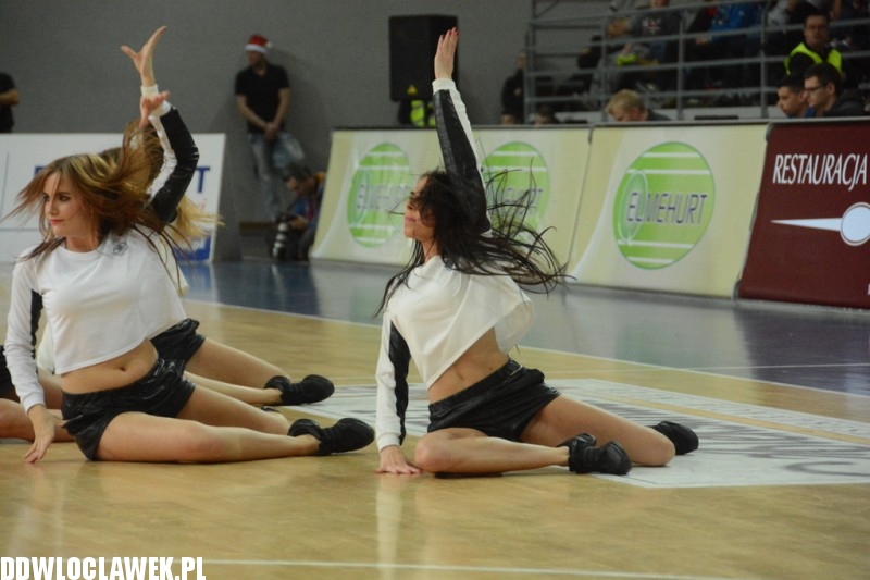 Cheerleaderki Anwilu na meczu z Czarnymi