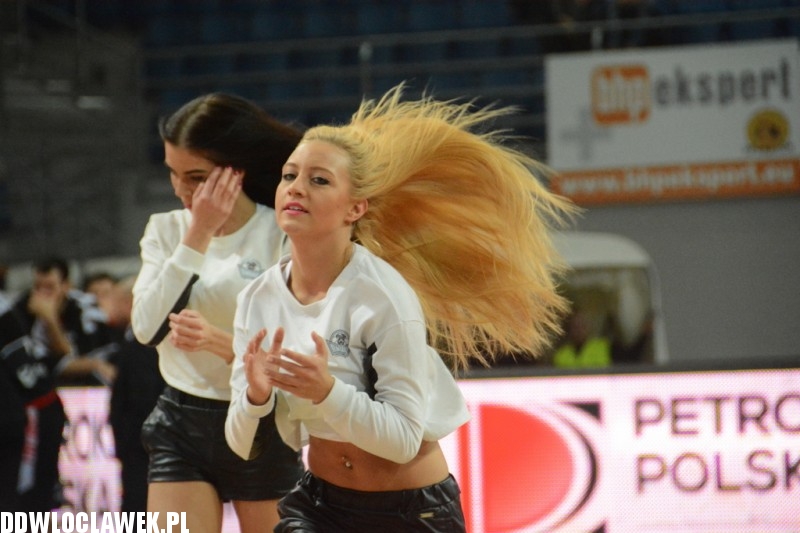 Cheerleaderki Anwilu na meczu z Czarnymi