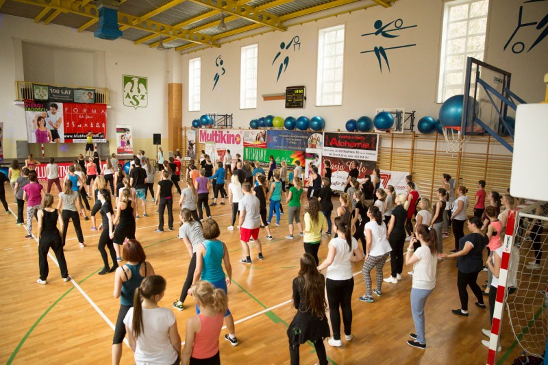 Mikołajkowy Maraton Fitness w sali PWSZ