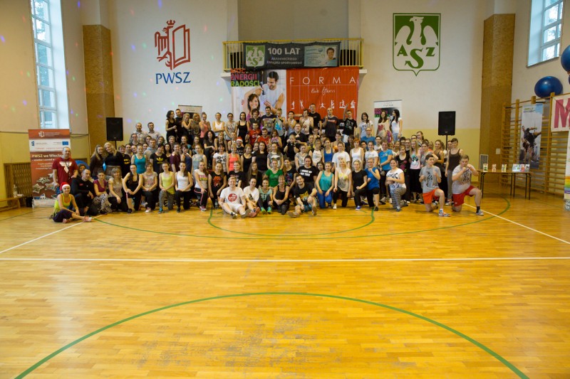 Mikołajkowy Maraton Fitness w sali PWSZ