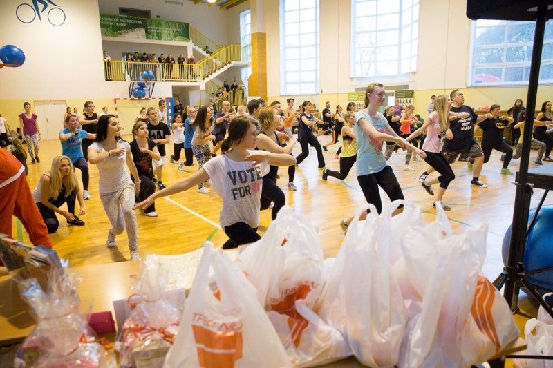 Mikołajkowy Maraton Fitness w sali PWSZ