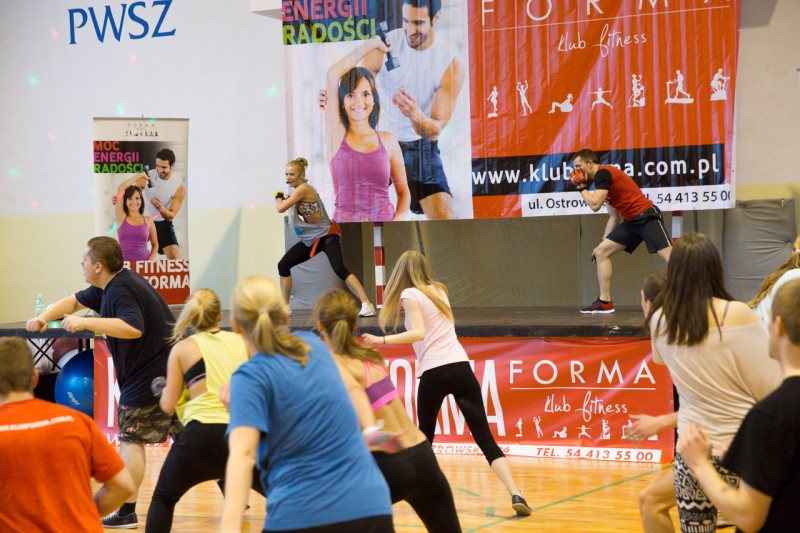 Mikołajkowy Maraton Fitness w sali PWSZ