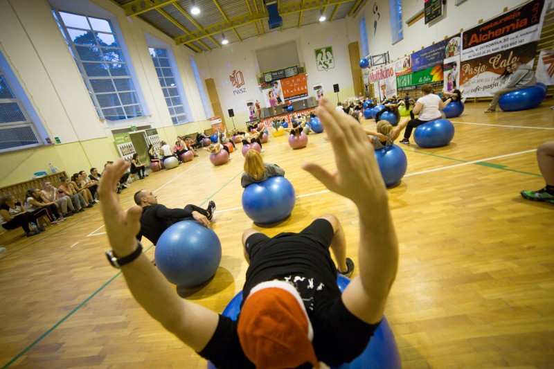 Mikołajkowy Maraton Fitness w sali PWSZ