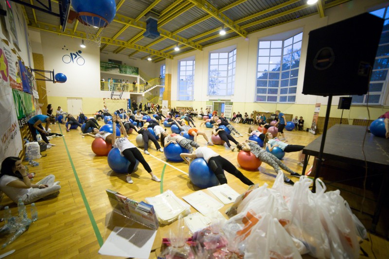 Mikołajkowy Maraton Fitness w sali PWSZ