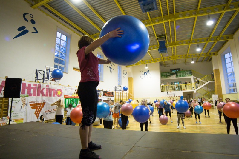 Mikołajkowy Maraton Fitness w sali PWSZ