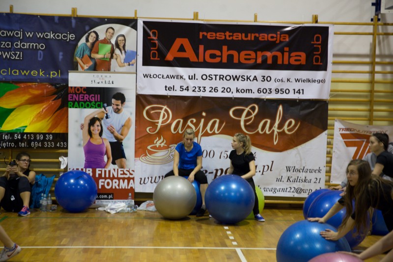 Mikołajkowy Maraton Fitness w sali PWSZ