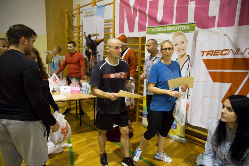 Mikołajkowy Maraton Fitness w sali PWSZ