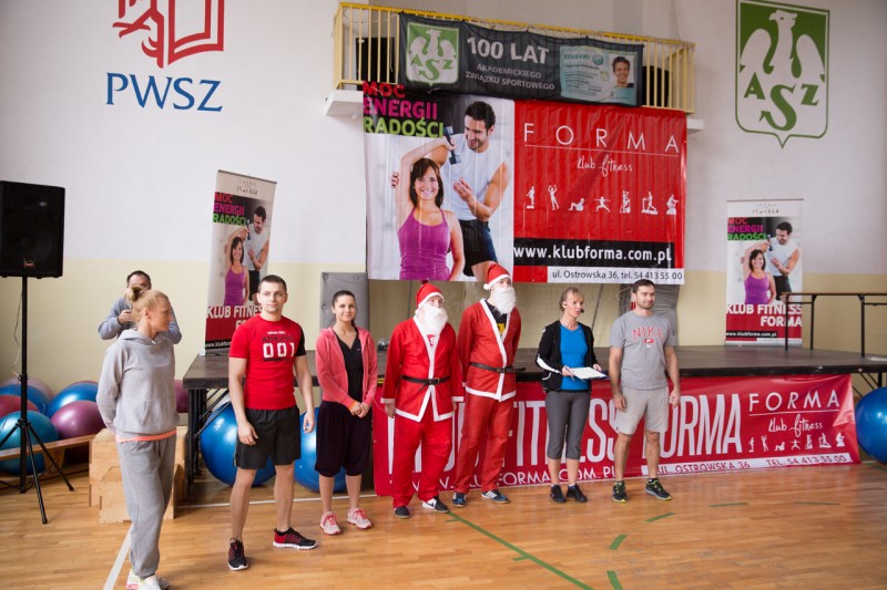 Mikołajkowy Maraton Fitness w sali PWSZ