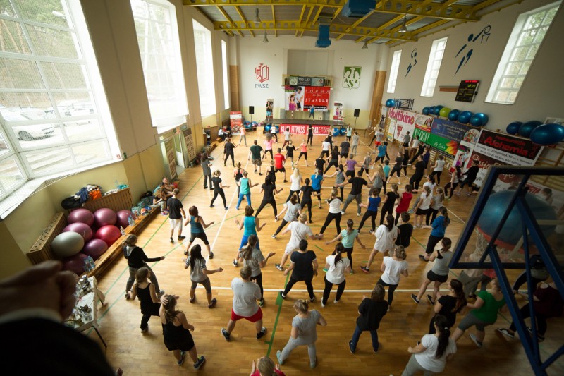 Mikołajkowy Maraton Fitness w sali PWSZ