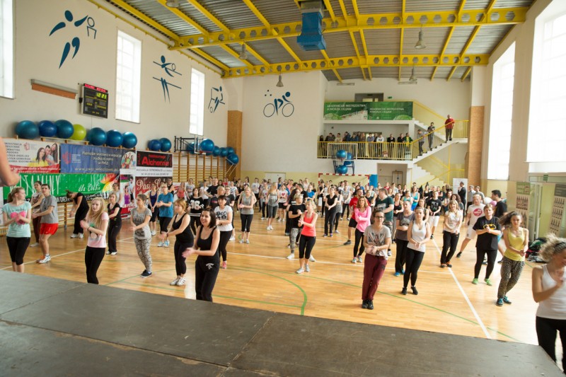 Mikołajkowy Maraton Fitness w sali PWSZ