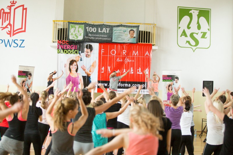 Mikołajkowy Maraton Fitness w sali PWSZ