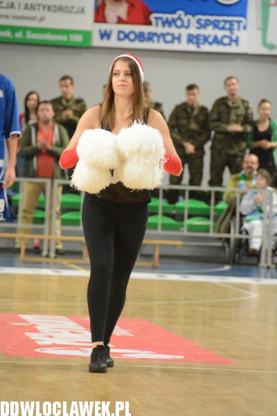 Cheerleaderki Anwilu na meczu z Jeziorem