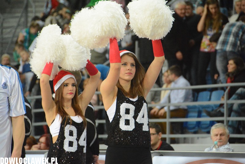 Cheerleaderki Anwilu na meczu z Jeziorem