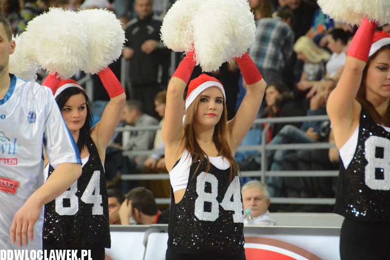 Cheerleaderki Anwilu na meczu z Jeziorem