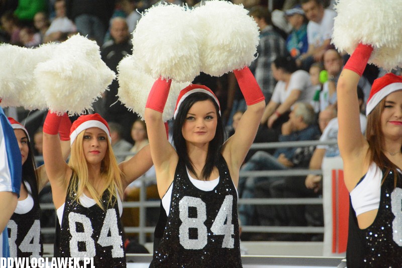 Cheerleaderki Anwilu na meczu z Jeziorem