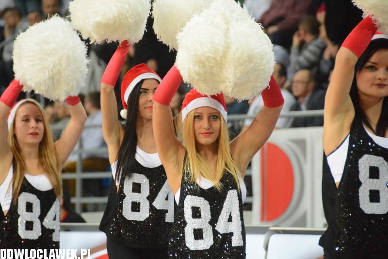 Cheerleaderki Anwilu na meczu z Jeziorem