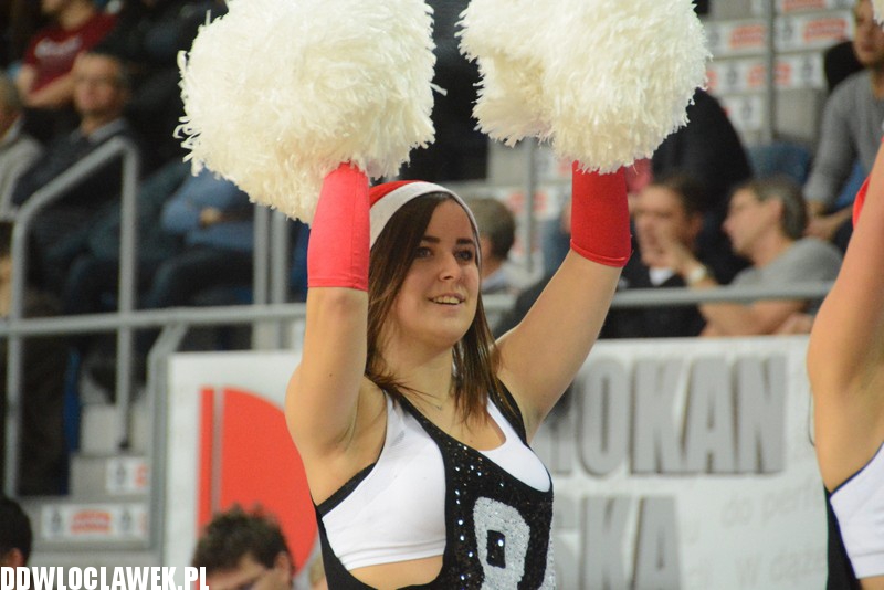 Cheerleaderki Anwilu na meczu z Jeziorem