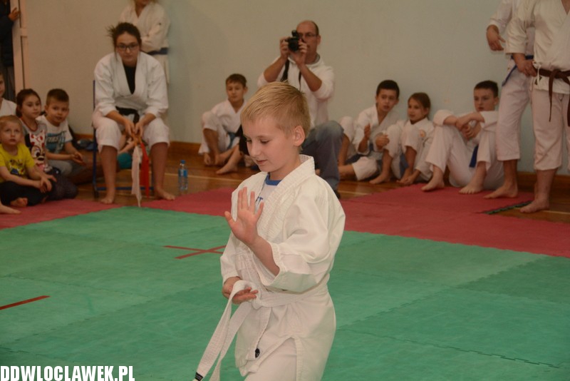 Świąteczny turniej karate w SP20