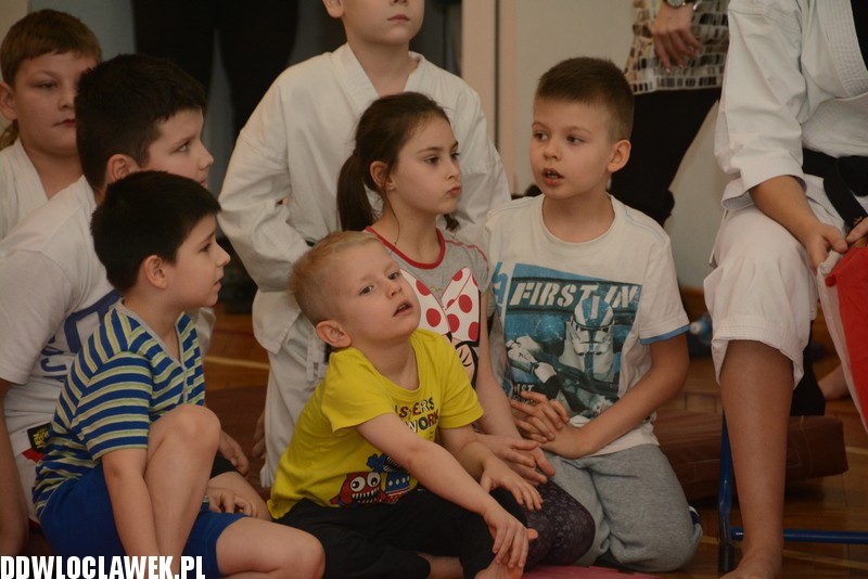 Świąteczny turniej karate w SP20