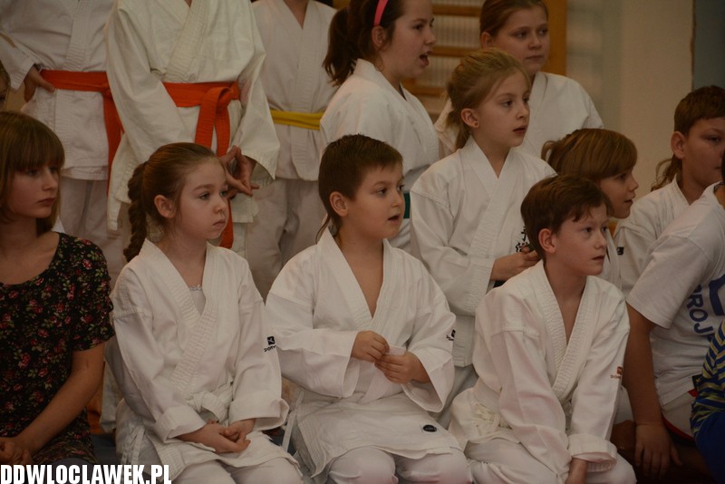 Świąteczny turniej karate w SP20