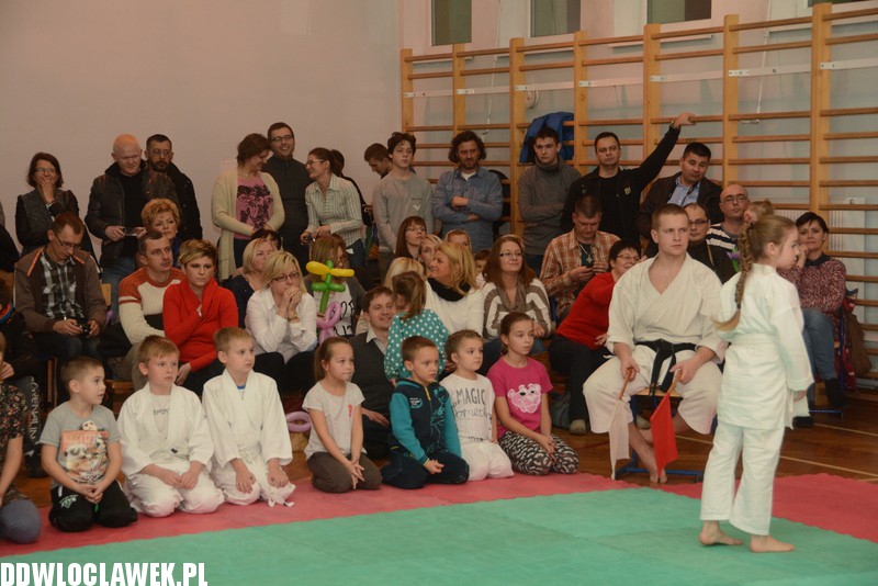 Świąteczny turniej karate w SP20