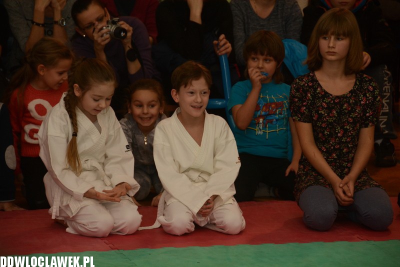 Świąteczny turniej karate w SP20