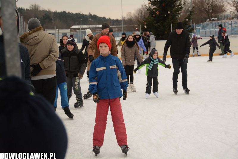 Sobota na lodowisku przy alei Chopina